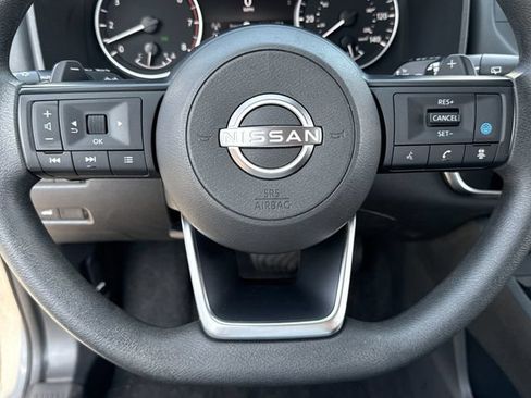 Used 2024 Nissan Rogue SV FWD image 11