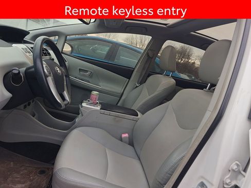 Used 2013 Toyota Prius V Five image 7