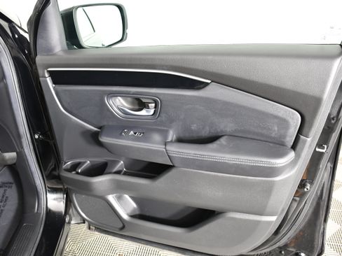 Certified 2025 Honda Pilot EX-L image 40