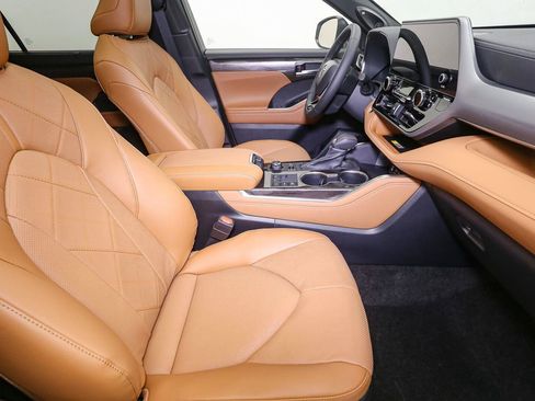 Used 2026 Toyota Highlander Platinum AWD/4WD image 20