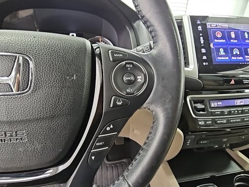 Used 2018 Honda Pilot Touring image 25