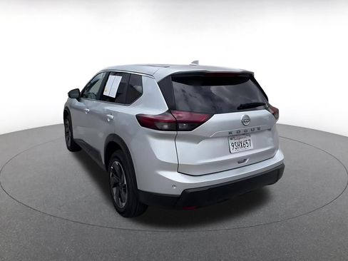 Used 2025 Nissan Rogue SV FWD image 11