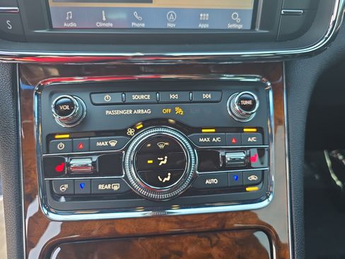 Used 2020 Lincoln Continental w/ Premium Package FWD image 21