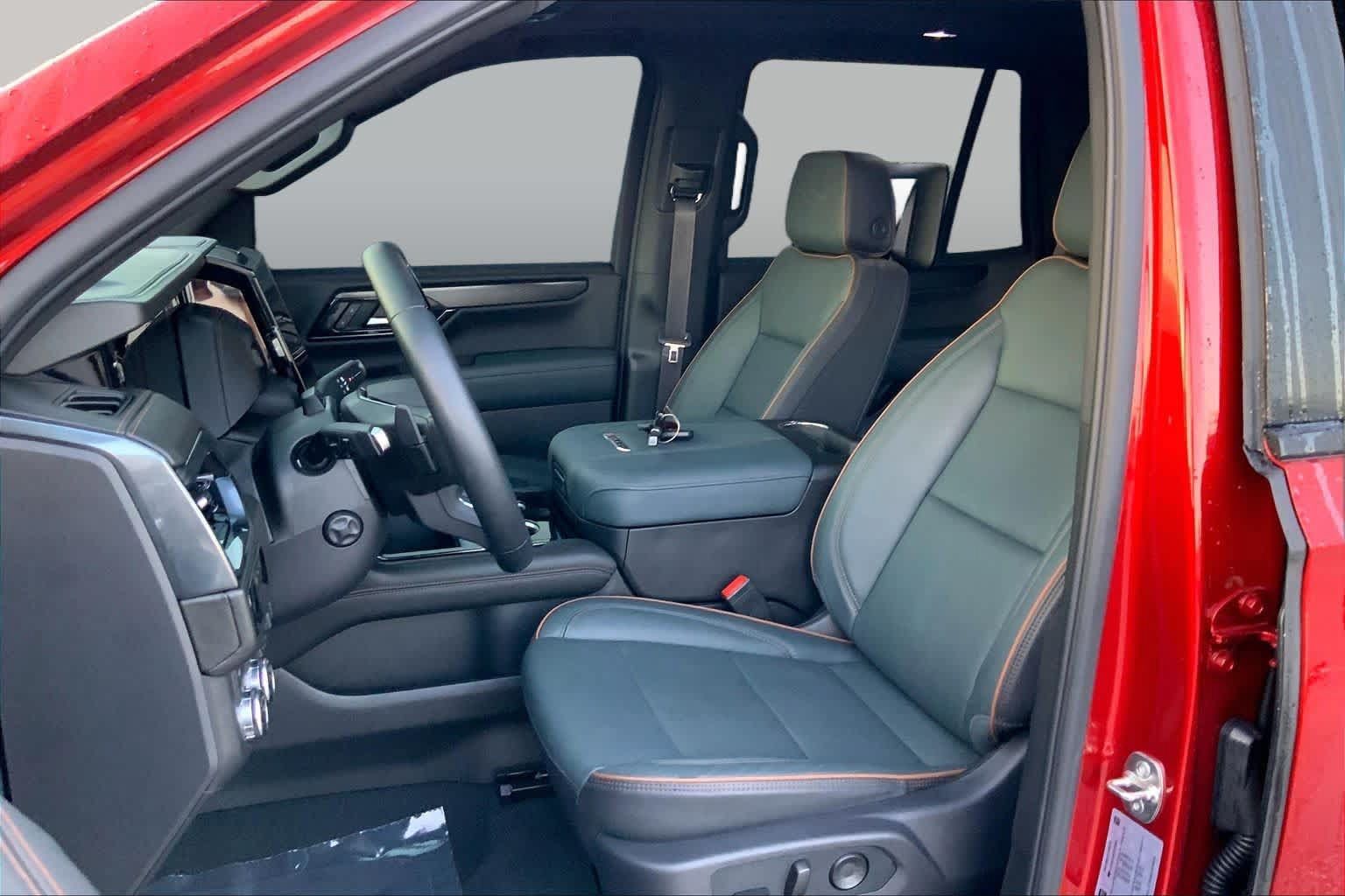Used 2026 GMC Yukon AT4 w/ AT4 Premium Plus Package AWD/4WD image 8