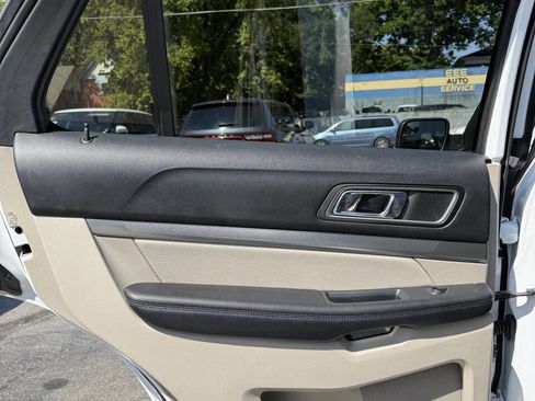 Used 2018 Ford Explorer XLT w/ Equipment Group 202A image 11
