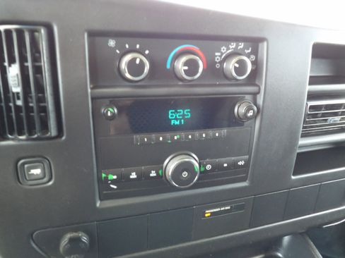 Used 2008 Chevrolet Express 1500 AWD image 11