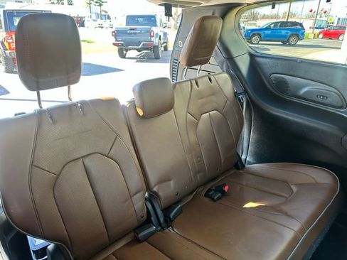 Used 2018 Chrysler Pacifica Limited w/ Tire & Wheel Group image 15