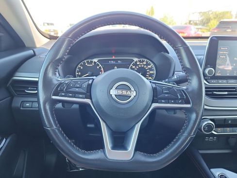 Used 2024 Nissan Altima 2.5 SR FWD image 14