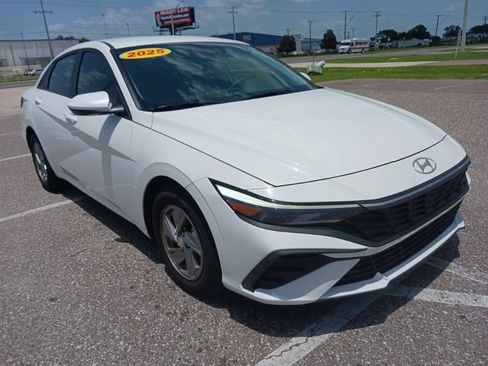 Used 2025 Hyundai Elantra SE FWD image 1