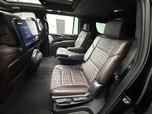 Used 2023 Cadillac Escalade ESV Sport Platinum w/ LPO, ONYX Package image 24