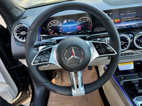 New 2026 Mercedes-Benz GLB 250 4MATIC image 17