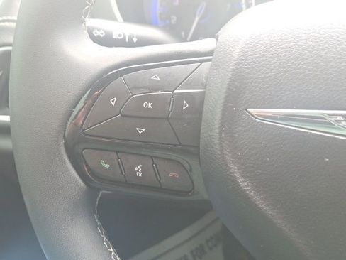 Used 2023 Chrysler Pacifica Limited w/ Uconnect Theater Family Group image 44