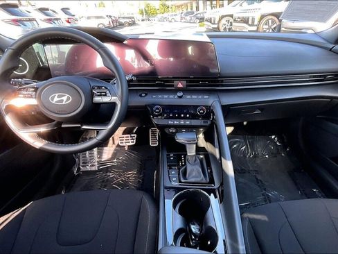 Certified 2025 Hyundai Elantra SEL image 11