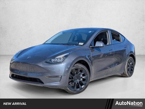 Used 2022 Tesla Model Y Long Range image 1