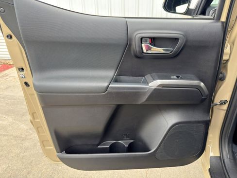 Used 2020 Toyota Tacoma TRD Sport image 35