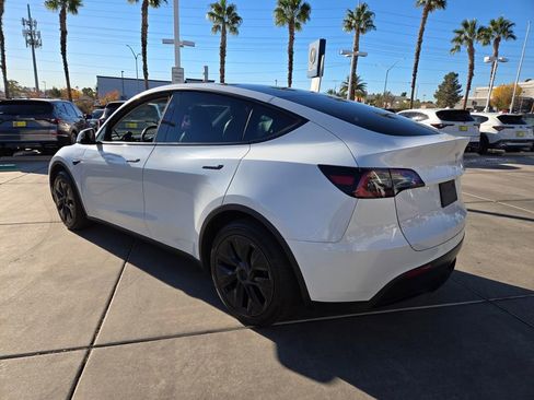 Used 2024 Tesla Model Y Long Range image 3