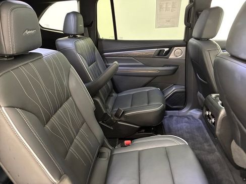 Used 2025 Buick Enclave Avenir w/ Super Cruise Package AWD/4WD image 16