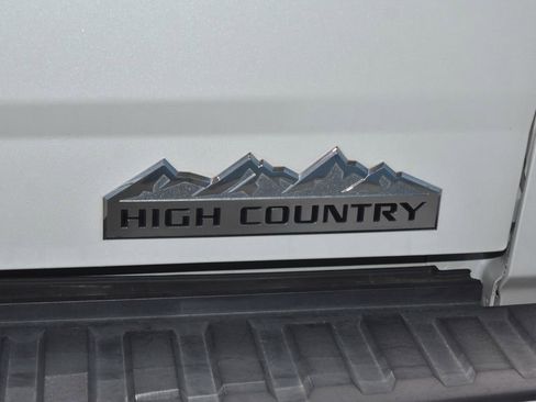 Used 2018 Chevrolet Silverado 1500 High Country image 30