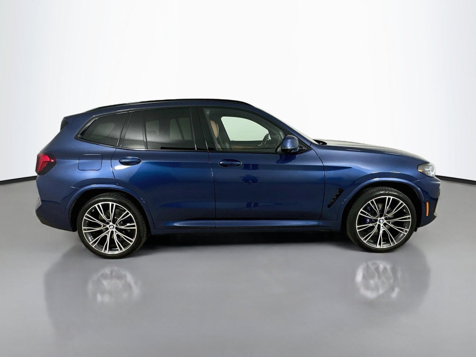 Used 2023 BMW X3 xDrive30i w/ M Sport Package AWD/4WD image 4
