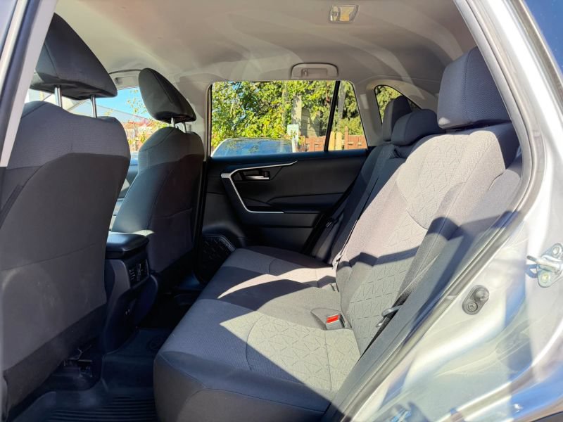 Used 2021 Toyota RAV4 XLE AWD/4WD image 16