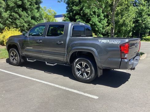 Used 2019 Toyota Tacoma TRD Sport w/ Technology Package AWD/4WD image 11