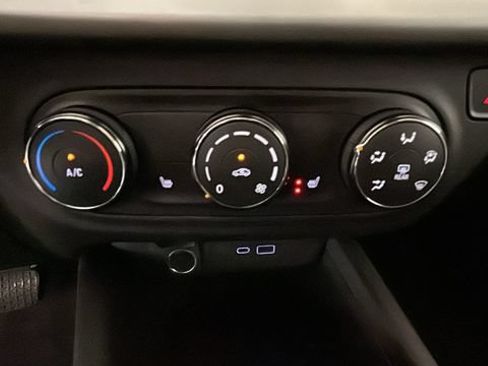Used 2024 Chevrolet Trax LS w/ LS Convenience Package FWD image 22