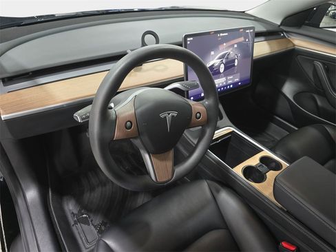 Used 2023 Tesla Model 3 Standard Range image 16