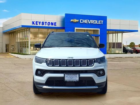 Used 2025 Jeep Compass Limited AWD/4WD image 2