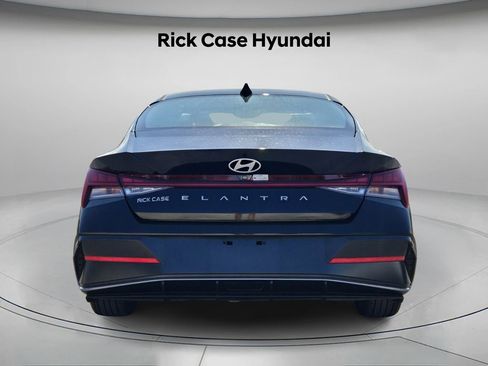 Certified 2025 Hyundai Elantra SEL image 5