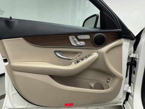 Used 2019 Mercedes-Benz C 300 4MATIC Sedan image 9