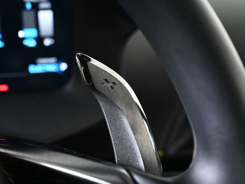 Used 2024 McLaren Artura image 19