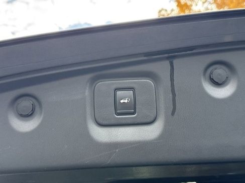 Used 2018 Nissan Pathfinder Platinum image 31