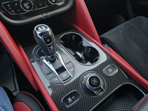 Used 2022 Bentley Bentayga AWD/4WD image 12