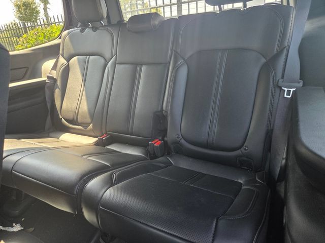 Used 2024 Jeep Wagoneer 4WD image 7