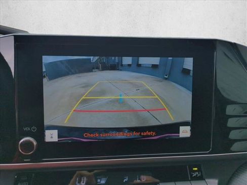 Used 2025 Toyota Camry SE FWD image 13