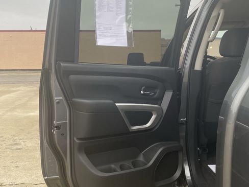 Used 2024 Nissan Titan SV w/ SV Convenience Package image 21