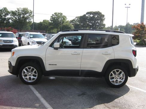 Used 2017 Jeep Renegade Latitude w/ Cold Weather Group AWD/4WD image 5