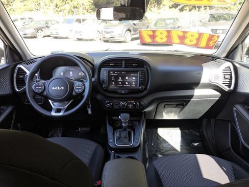 Used 2023 Kia Soul LX w/ Option Group 015 FWD image 23
