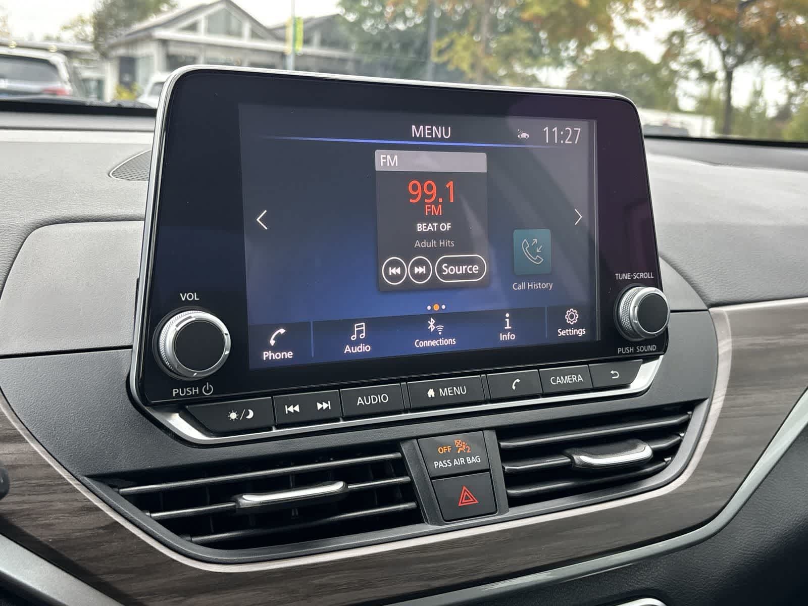 Used 2025 Nissan Altima 2.5 SV FWD image 18