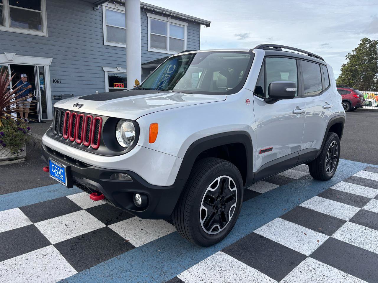 Used 2016 Jeep Renegade Trailhawk w/ Premium Trailhawk Package AWD/4WD image 2