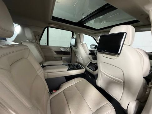 Used 2019 Lincoln Navigator Reserve AWD/4WD image 34