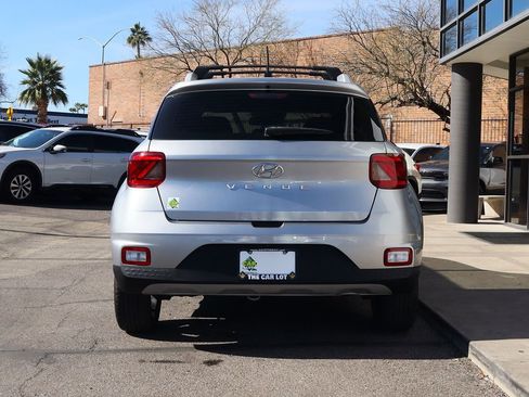 Used 2023 Hyundai Venue SEL image 11