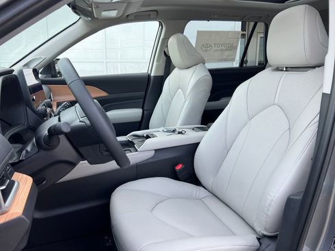 New 2026 Toyota Grand Highlander AWD image 19