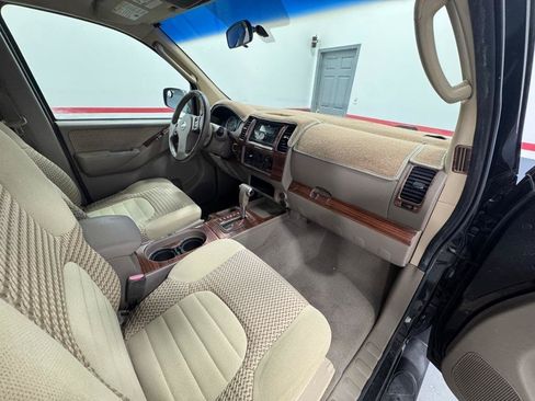 Used 2008 Nissan Frontier LE w/ Technology Pkg RWD image 11