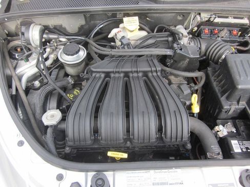 Used 2008 Chrysler PT Cruiser FWD image 17