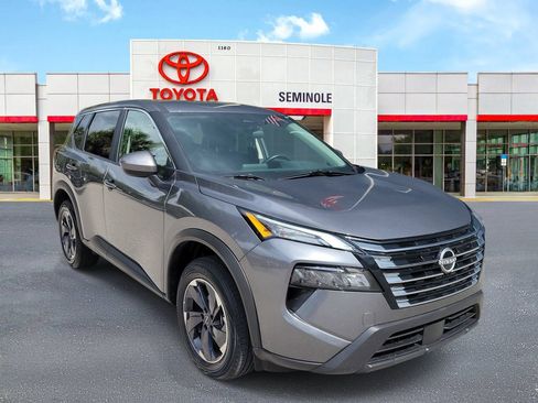 Used 2025 Nissan Rogue SV FWD image 2