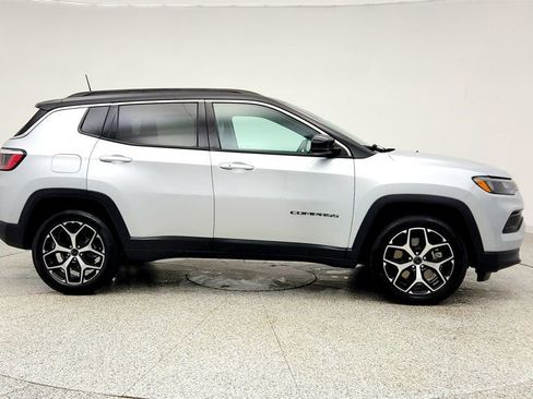 Used 2025 Jeep Compass Limited image 4