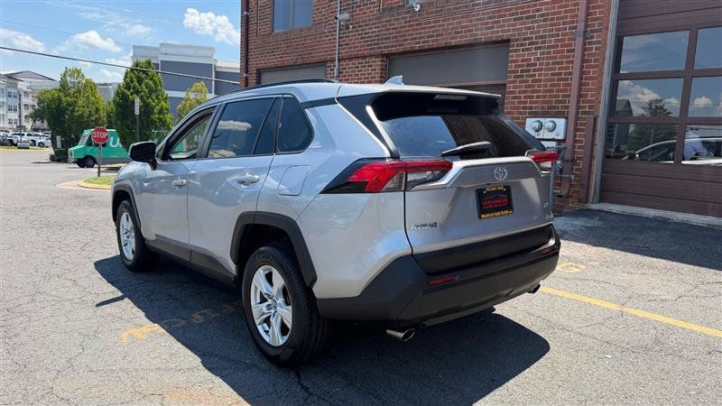 Used 2020 Toyota RAV4 XLE w/ Convenience Package FWD image 8