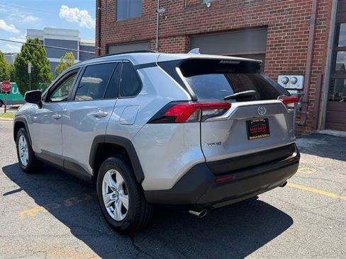 Used 2020 Toyota RAV4 XLE w/ Convenience Package FWD image 8