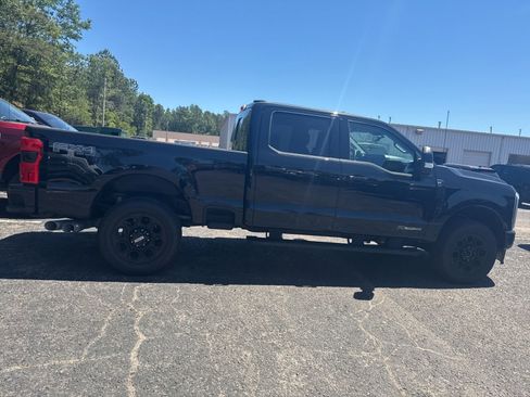 Used 2025 Ford F250 XLT w/ Black Appearance Package AWD/4WD image 8